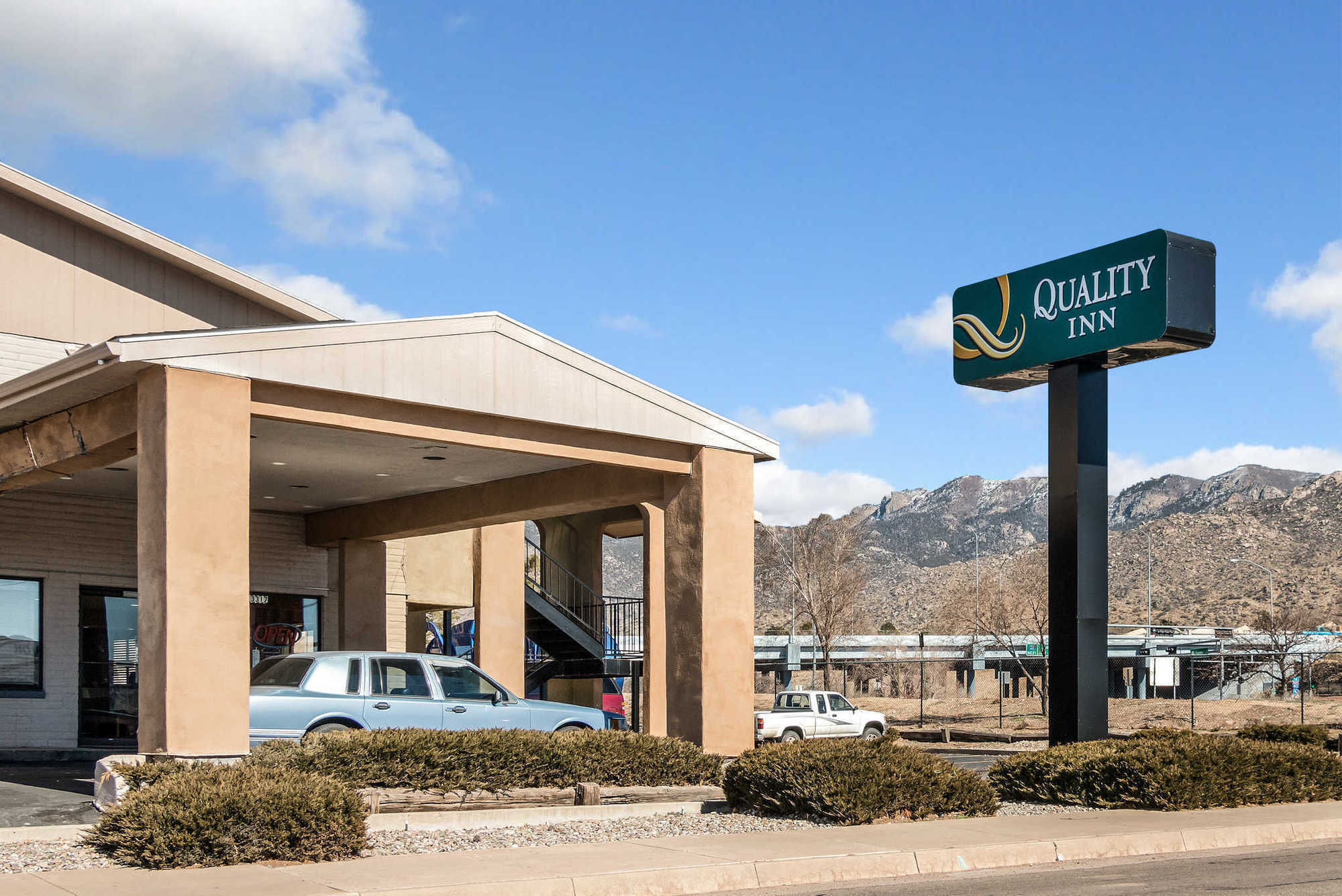Desert Sands Inn & Suites 阿尔伯克基 外观 照片